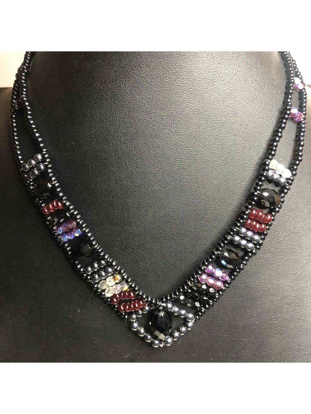 6195 Chico's Black faceted choker V neck bib beaded necklace  17-19"